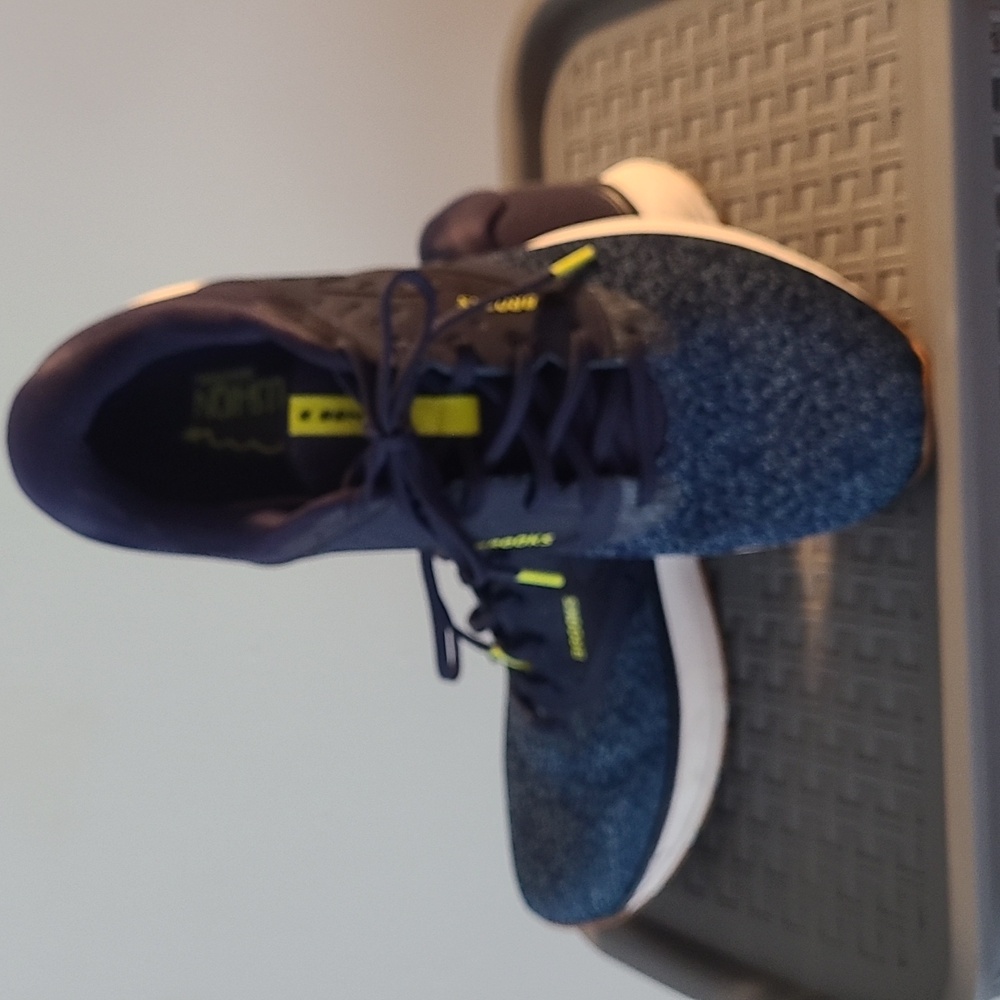 Brooks Range 2 Mens size 10.5 medium(D) Shoe Pre-owned